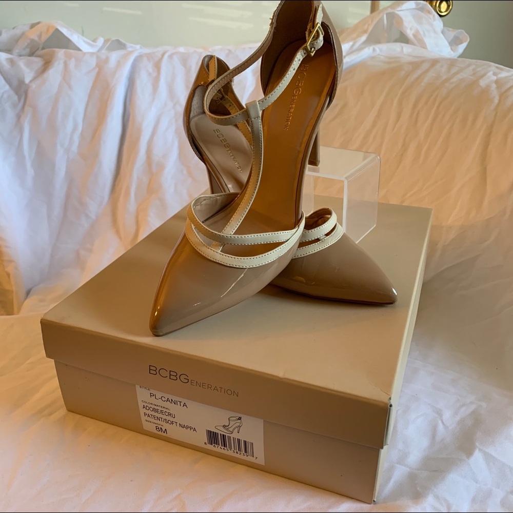 EUC BCBGeneration patent t-strap pump